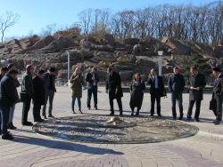 International Summit participants visit the Primorsky Aquarium.